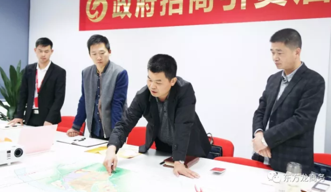 東方龍商務(wù)上海總部舉行智能化售貨機(jī)設(shè)備制造全國布點投資選址項目的政府對接會
