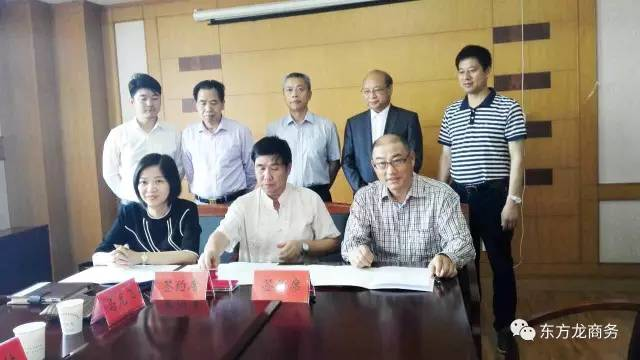 陪同通用航空投資選址項目方考察江蘇金湖縣，三方共同簽訂投資意向協議