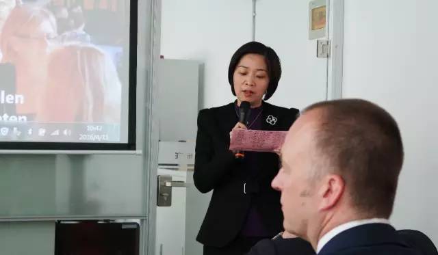 德國(guó)烏波塔爾市市長(zhǎng)約翰內(nèi)斯·斯拉維奇博士一行來(lái)訪(fǎng)上海東方龍商務(wù)國(guó)際平臺(tái)舉行“烏波塔爾投資洽談會(huì)”