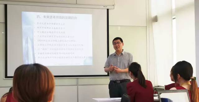 東方龍商務堅持每月首日封閉培訓，精心打造高績效專業委托招商團隊