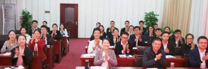 舉行投資選址項(xiàng)目評(píng)估會(huì)，多個(gè)項(xiàng)目將于近期在上?？偛俊⑸钲诜止九c相關(guān)政府園區(qū)進(jìn)行對(duì)接