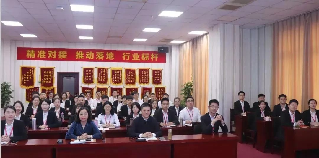 東方龍商務(wù)集團(tuán)成立5周年系列報道之四 服務(wù)篇《升級服務(wù)質(zhì)量永遠(yuǎn)在路上》