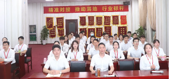 舉行新員工職業培訓，加強行業認知，塑造職業化心態，打造委托招商引資第一團隊！