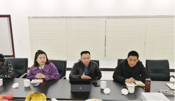 陪同政府園區(qū)對(duì)接考察聚合物鋰離子電池投資選址項(xiàng)目，明晰合作事宜，推進(jìn)項(xiàng)目落實(shí)