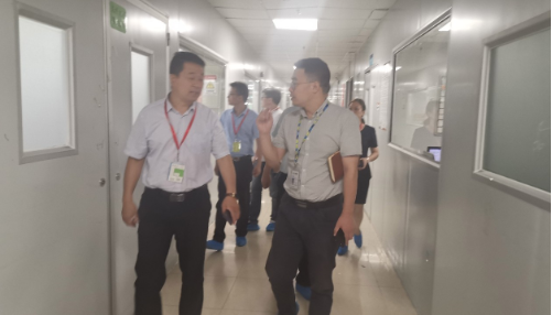 陪同政府園區對接考察高端光電顯示模組投資選址項目方，對接洽談成效顯著