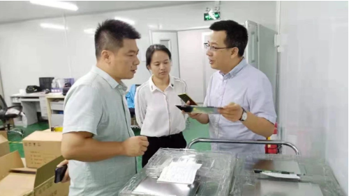 深圳分公司陪同政府園區(qū)赴高端顯示屏投資選址項目方對接考察，全面加快項目建設(shè)進度
