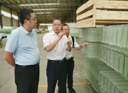 助力政府園區(qū)對接考察新型玻璃綠色建材投資選址項目，促進玻璃新材料持續(xù)創(chuàng)新驅動經濟發(fā)展