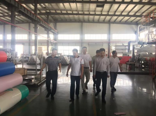 陪同政府園區(qū)赴塑料薄膜搬遷投資選址項(xiàng)目方對(duì)接考察，將加快推動(dòng)項(xiàng)目落地