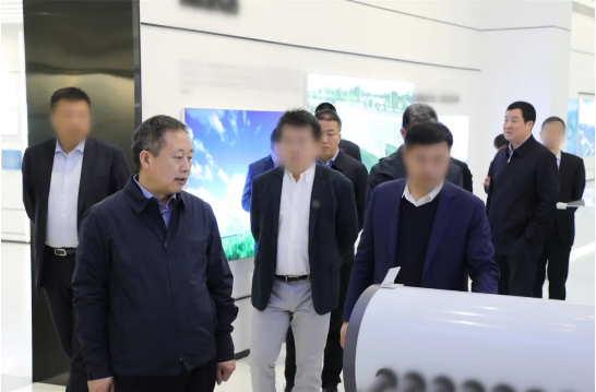 全速推進(jìn)投資選址項目早落地、早投產(chǎn)！黑龍江某地方政府實地考察清潔能源設(shè)備制造企業(yè)