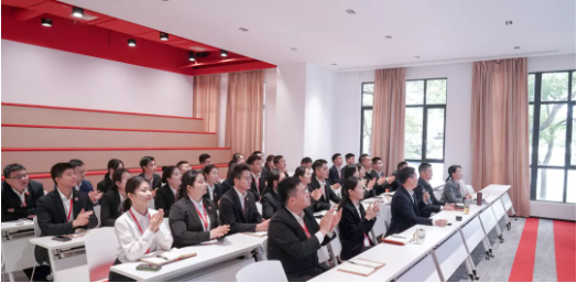 加大開發(fā)力度，迎接進(jìn)博會(huì)！10月下旬，集團(tuán)成功通過38個(gè)優(yōu)質(zhì)投資選址項(xiàng)目