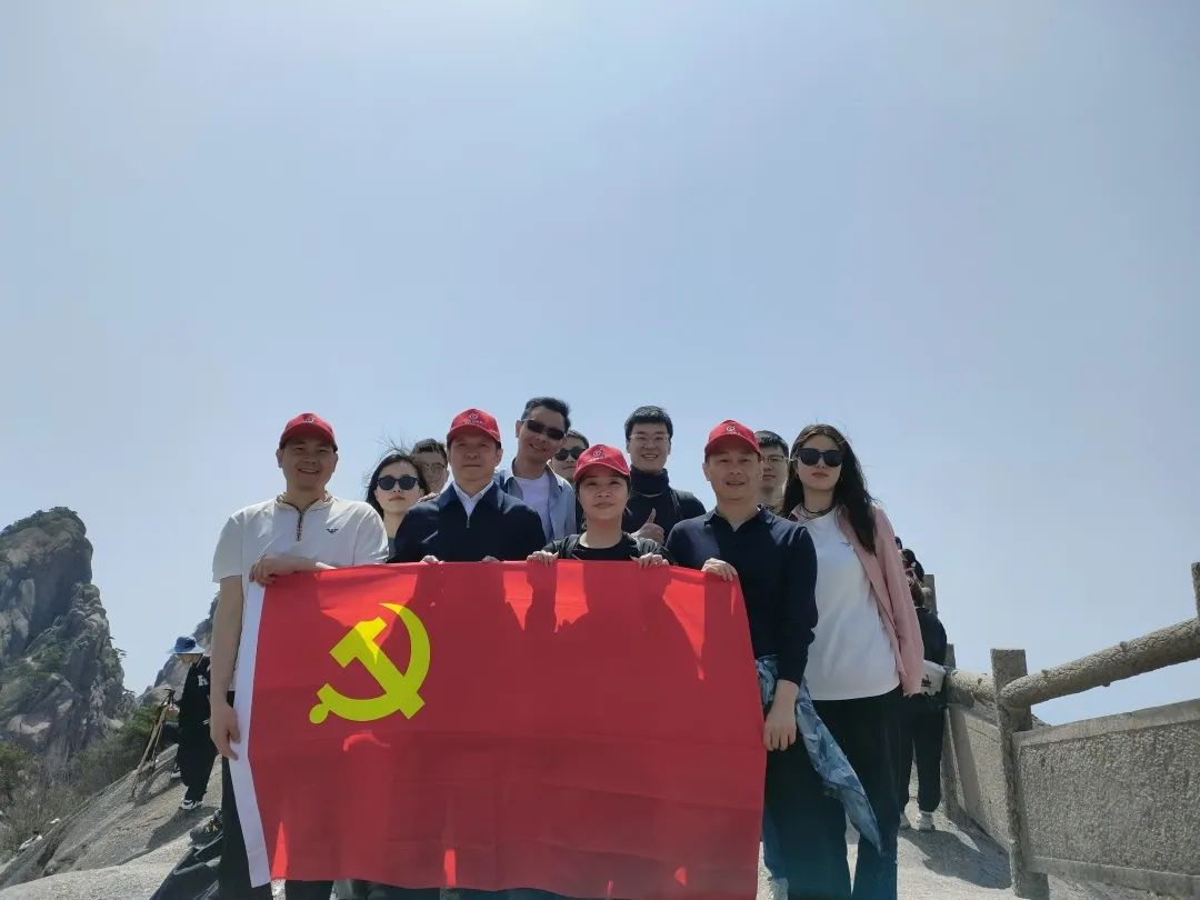 東方龍商務(wù)與春天有個約會！集團100余人赴安徽黃山“團建”，太嗨了！“奔跑二季度”——我們準備好了！