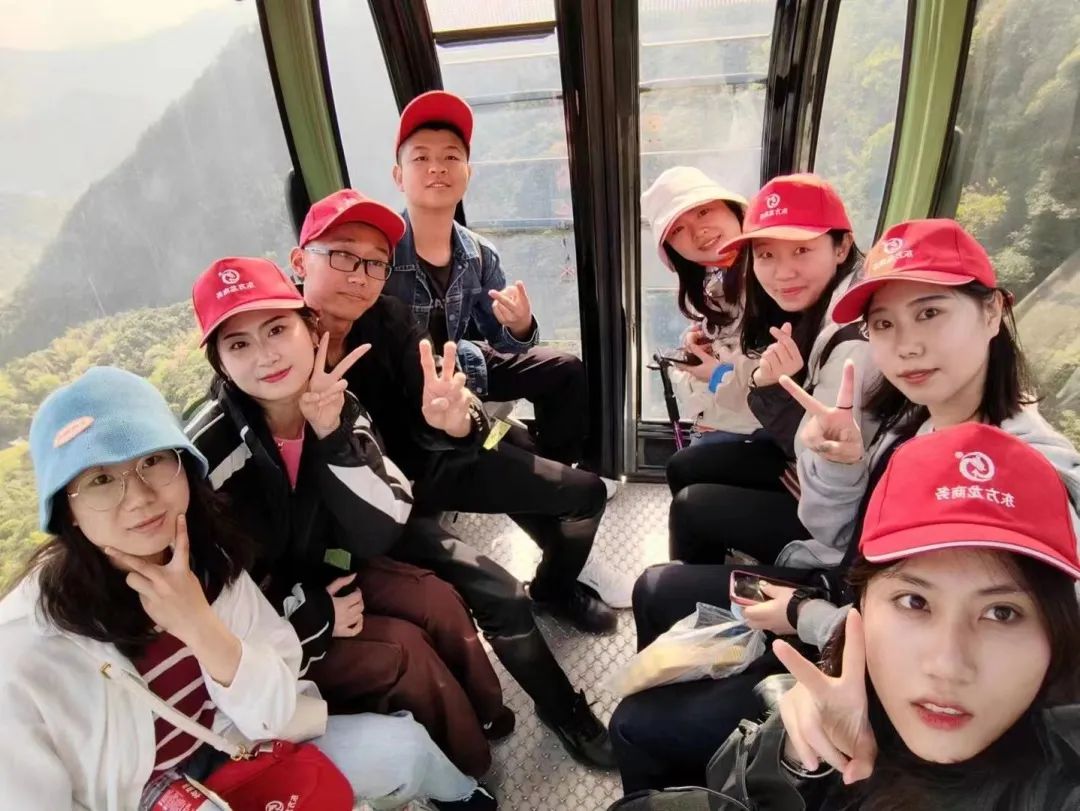 東方龍商務(wù)與春天有個約會！集團100余人赴安徽黃山“團建”，太嗨了！“奔跑二季度”——我們準備好了！