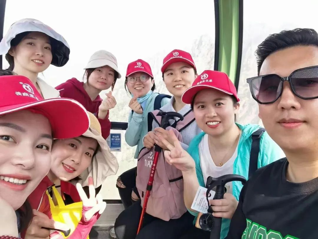 東方龍商務(wù)與春天有個約會！集團100余人赴安徽黃山“團建”，太嗨了！“奔跑二季度”——我們準備好了！