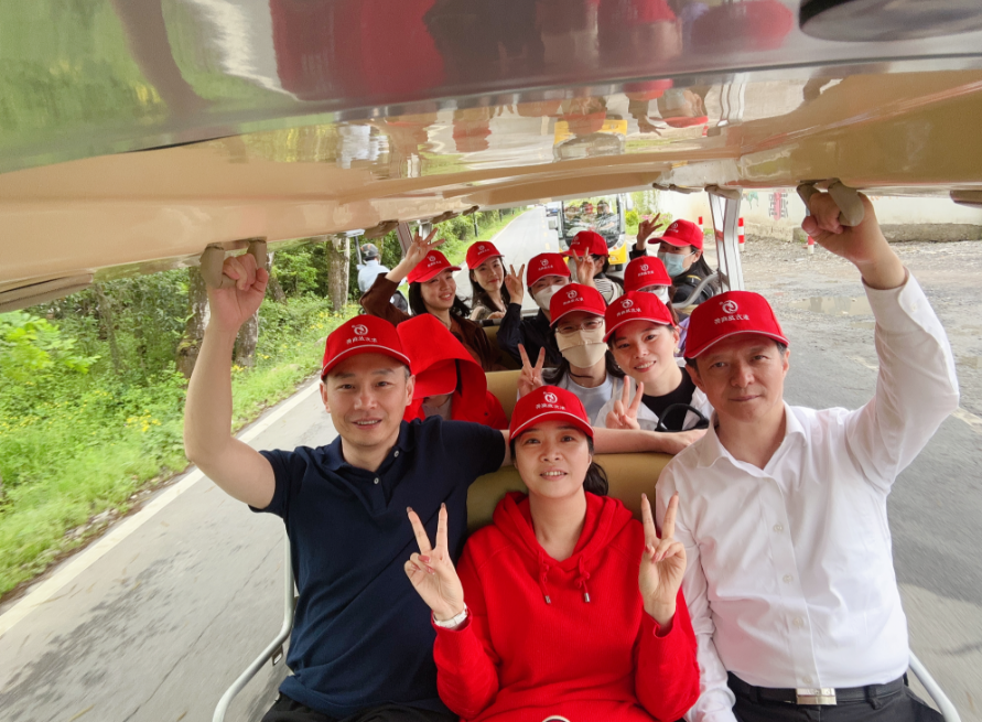 東方龍商務(wù)與春天有個約會！集團100余人赴安徽黃山“團建”，太嗨了！“奔跑二季度”——我們準備好了！