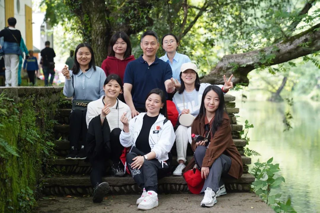 東方龍商務(wù)與春天有個約會！集團100余人赴安徽黃山“團建”，太嗨了！“奔跑二季度”——我們準備好了！