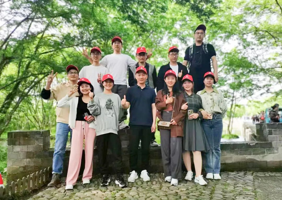 東方龍商務(wù)與春天有個約會！集團100余人赴安徽黃山“團建”，太嗨了！“奔跑二季度”——我們準備好了！