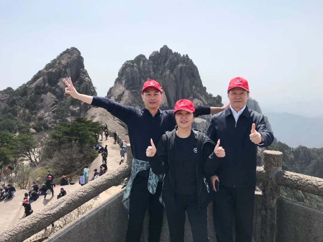 東方龍商務(wù)與春天有個約會！集團100余人赴安徽黃山“團建”，太嗨了！“奔跑二季度”——我們準備好了！