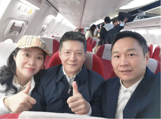 集團領導帶頭，部門負責人集體出動，趕赴全國各地參觀，洽談委托招商合作