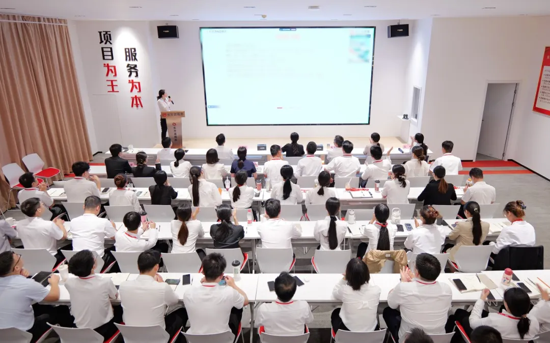 抓好項(xiàng)目開發(fā)先手棋，夯實(shí)項(xiàng)目落地硬支撐！9月上旬，集團(tuán)共33個(gè)優(yōu)質(zhì)投資選址項(xiàng)目通過評(píng)估