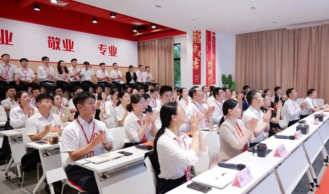 抓好項(xiàng)目開發(fā)先手棋，夯實(shí)項(xiàng)目落地硬支撐！9月上旬，集團(tuán)共33個(gè)優(yōu)質(zhì)投資選址項(xiàng)目通過評(píng)估