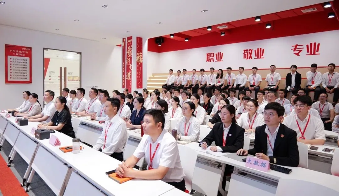 抓好項(xiàng)目開發(fā)先手棋，夯實(shí)項(xiàng)目落地硬支撐！9月上旬，集團(tuán)共33個(gè)優(yōu)質(zhì)投資選址項(xiàng)目通過評(píng)估