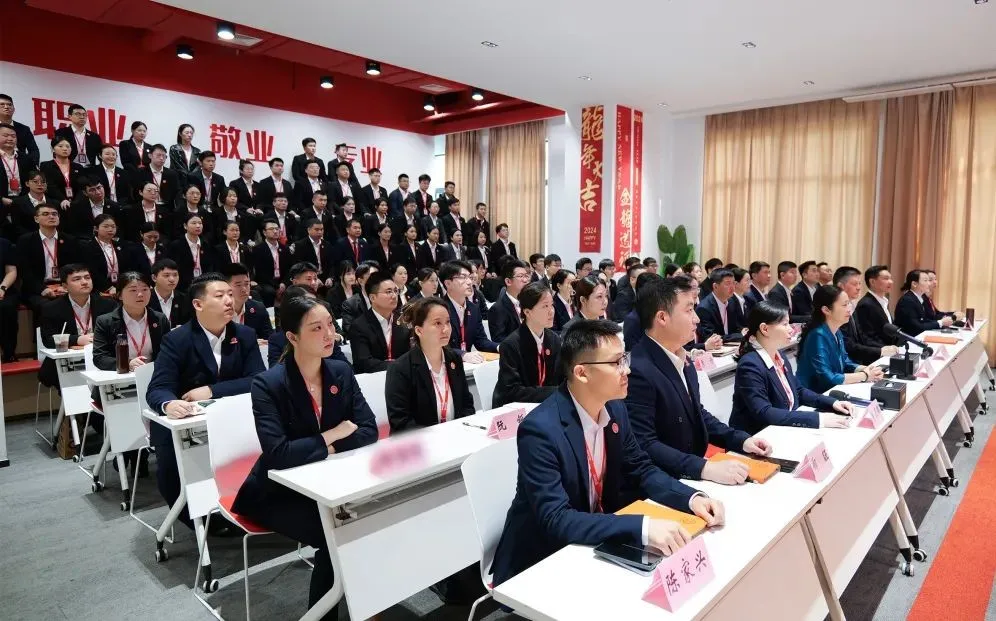 上海東方龍商務集團舉行“沖刺三季度”總結(jié)暨“大干100天”競賽動員大會