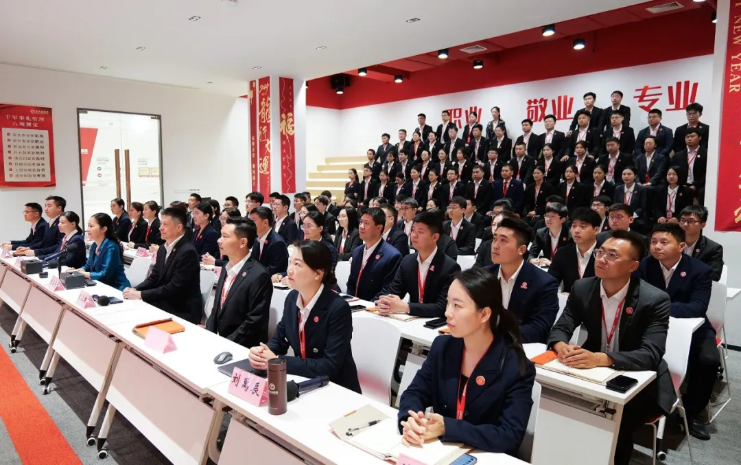 上海東方龍商務集團舉行“沖刺三季度”總結(jié)暨“大干100天”競賽動員大會
