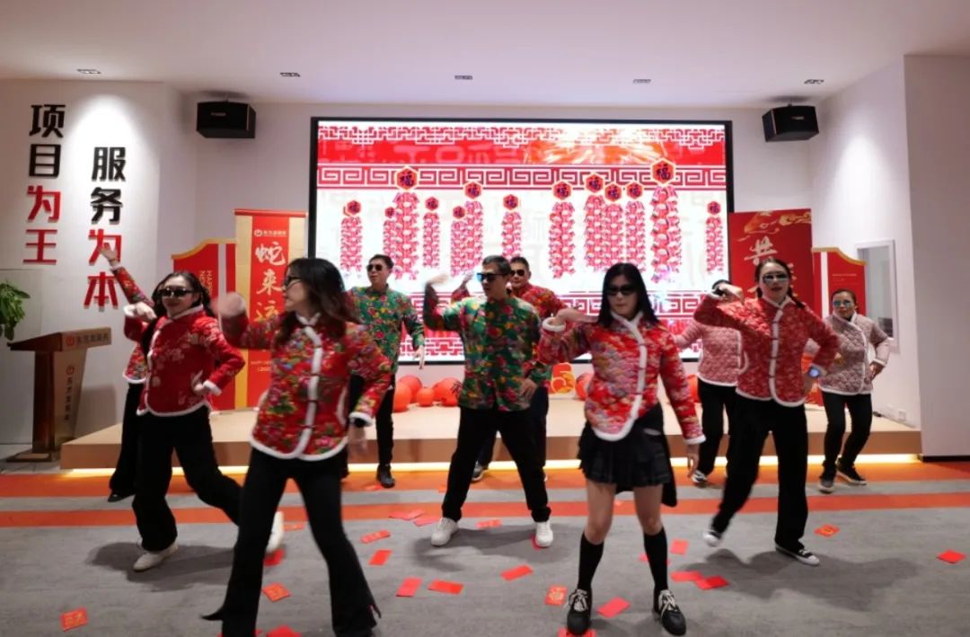 蛇來運(yùn)轉(zhuǎn)，共征新程——東方龍商務(wù)年度慶典璀璨落幕！
