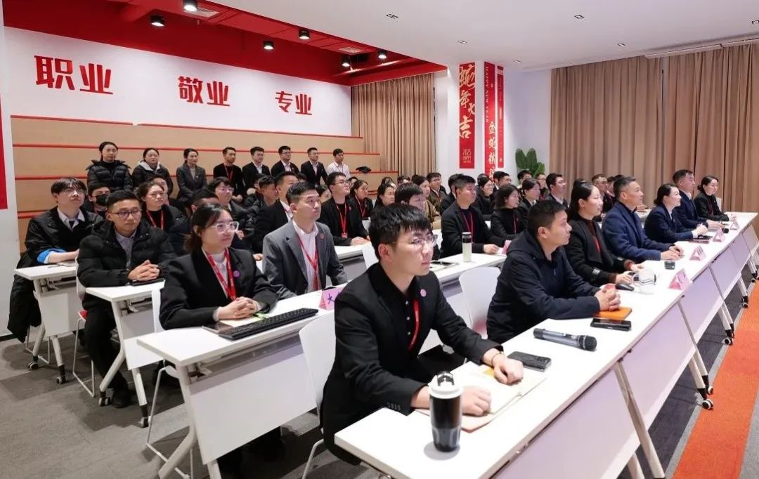 夯實(shí)開發(fā)根基，打造項(xiàng)目落地閉環(huán)！2月下旬，集團(tuán)共30個(gè)優(yōu)質(zhì)投資選址項(xiàng)目通過評(píng)估