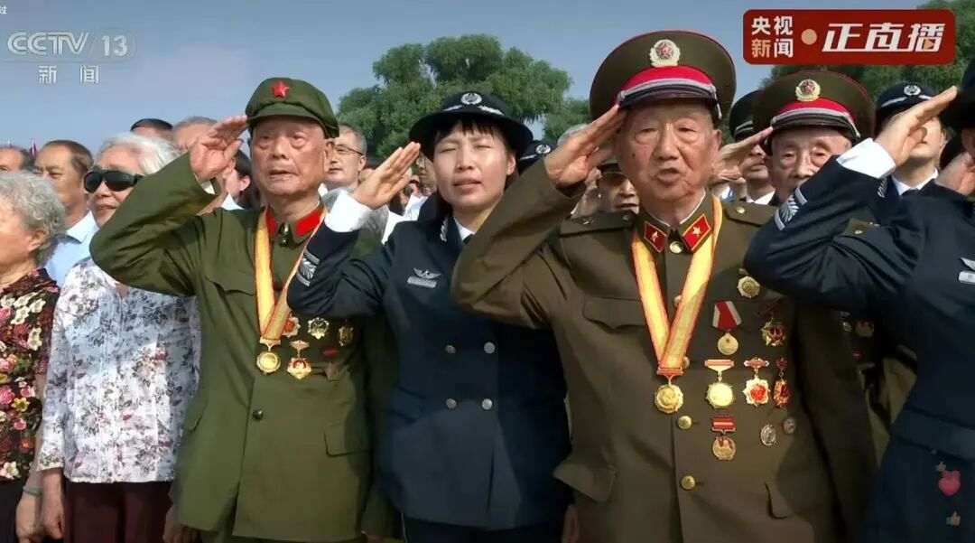 熱血沸騰！上海東方龍商務集團組織全體員工觀看九三閱兵現(xiàn)場直播