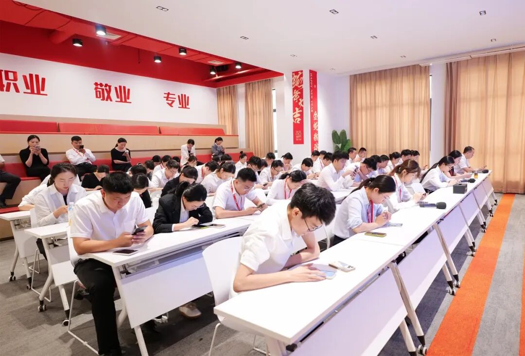 上海東方龍商務集團組織《下半年招商知識及業務能力測評》考試，為政府招商引資提供強大的智力支持和人才保障！