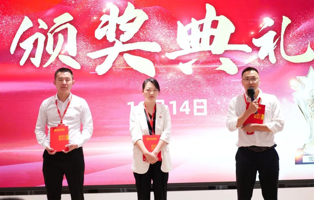 上海東方龍商務集團召開沖鋒三季度總結表彰暨“大干100天”競賽動員會